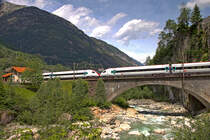 ICN fährt über die Wattinger Brücke.Bild vom 22.6.2015
