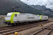 CAPTRAIN Loks 185 550-1 und 185 5xxx rangieren im Bahnhof Erstfeld.Bild vom 22.6.2015