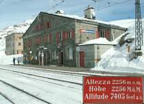 Ospizio-Bernina (Bernina-Hospiz)h�chstgelegener Bahnhof der Rh�tischen Bahn.Etwas s�dlich vom Bahnhof befindet sich auch eine �berdachte Drehscheibe f�r die Schneeschleuder.17.02.07