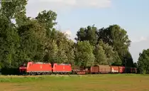185 094-0 und 185 117-9 mit dem EZ 45000 (Chiasso-Mannheim Rbf) bei Riegel 21.5.15
