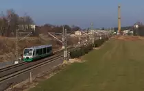 Der Bahnknoten Mehltheuer lag immer schon etwas abseits der Magistralen. Als ich 1992 dienstlich in Gera war wollte auch mal über Mehltheuer fahren, nur aus Neugier.
Die Fahrt von Saarbrücken nach Gera hätte dann über 10 Stunden gedauert. So kam ich durch Ivie erst 20 Jahre später nach Mehltheuer. Bis auf die Verspargelung der Hauptstrecke Hof - Reichenbach hat sich hier in der  hintersten  Ecke von Sachsen nichts getan. Leider ist das Empfangsgebäude einige Monate nach unserem Besuch am 14.03.2014 abgerissen worden. VT 38 befährt die Relation Falkenstein - Hof. Der Regiosprinter hat gerade den Bahnhof Mehltheuer verlasen. nach Links zweigt die Mehlbahn über Zeulenroda nach Weida ab, diese Städtchen liegen schon in Thüringen. In Weida gibt es Anschluß nach Gera oder Saalfeld. Bahnstrecke 6362 Leipzig - Hof