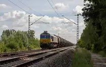 247 007-8 brachte im Streiflicht am 25.06.15 in Poing einen Kesselzug von Burghausen nach München Nord - eine der Standardleistungen der Mühldorfer 247/266.4.
