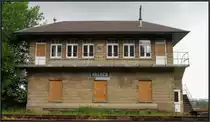Das guterhaltene Stellwerk Raeren West an der Vennbahn im aktuellen Zustand.
Bildlich festgehalten am 23.Juni 2015 in Raeren/Belgien.