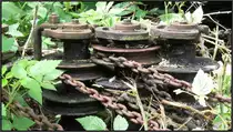 Zeitzeugen der Vergangenheit,als sich hier an der Vennbahn in Raeren die Umlenkrollen der Signale noch bewegten. Heute findet man diese neben dem Stellwerk Ost in diesen Zustand wieder. auch hier erobert sich die Natur ihr Revier zurück.
Szenario aus Belgien vom 23.Juni 2015.