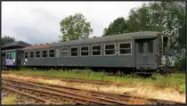 Dieser alte Personenwagen steht abgestellt am Stellwerk West in Raeren an der Vennbahn und wurde am 23.Juni 2015 von mir abgelichtet.