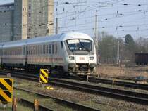 IC mit Steuerwagen voraus aus Richtung Rostock kommend bei der Einfahrt in den Bahnhof Bad Kleinen am 18.02.2007 (Schublok war �brigens 101 138-6).