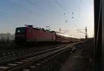 Contre jour - Im Gegenlicht kam 143 355 mit dem RE Hof - Dresden durch den Bahnhof von Mehltheuer gebraust. Man mußte sich schon vom Standpunkt her vor der direkt ein strahlenden Sonne schützen. Bahnstrecke 6362 Leipzig - Hof am 14.03.2014