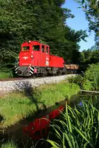 Nach der Ankunft in Stainz ging es für den Zug wieder Richtung Preding . Die Morgensonne lässt die Bahn in einem eigenem Licht erstrahlen da die sonstigen Zugfahrten erst Nachmittags stattfinden. MK48.2019 am 26.Juni 2015 