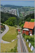 Die Bergstrecke in der Verlängerung des alten Rheins (Staatsgrenze zu Österreich) weisst keine Kurven auf, dafür zwei Tunnels und ein grösseres Viadukt. (26.06.2015)
