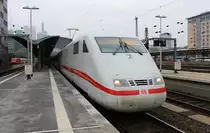 Bild 094:
Am 24.01.015 war ICE-Tz 0175 als ICE 76 von Zürich nach Kiel unterwegs. Hier zu sehen ist der  Zählende Kopf  401 075-7 beim Halt in Frankfurt Hbf