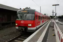 Bild 095:
Am 19.06.2015 war der ET 420 402 als S1-Verstärker von Düsseldorf nach Solingen unterwegs. Hier zu sehen ist der Triebzug mit dem Kopf 420 902-9 in Front bei der Ausfahrt aus Solingen Hbf als Leerfahrt zurück nach Düsseldorf.