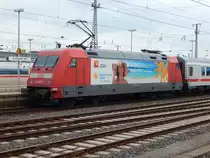 Die noch sehr neue  Schau ins Land Reisen Zypern  Werbelok 101 099 stand am 23.6.15 mit einem IC in Dortmund Hbf.

Dortmund 27.06.2015