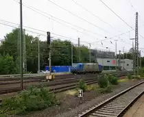 185 535-2 von Crossrail rangiert in Aachen-West. 
Aufgenommen vom Bahnsteig in Aachen-West. 
Bei Sonne und Wolken am Nachmittag vom 26.6.2015.