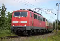 111 020-4 mit AKE-Sonderzug 99 von Ostseebad Binz nach Koblenz Hbf bei der Durchfahrt in der G�terumgehung H�he Rostock Hbf.28.06.2015