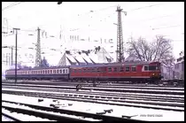 Einer der letzten altroten Triebwagen der Reihe 624 rangiert in Form des 624668 am 13.2.1991 um 9.56 Uhr im Hauptbahnhof Osnabrück.