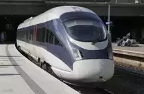 605 006 / 506 als ICE 37 Hamburg - Kopenhagen in Hamburg Hbf, 23.6.15. Der zug fährt im Design der DSB, aber unter NVR-Kürzel D-DB.