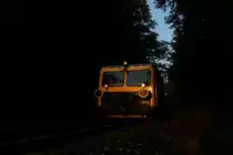 Aus dem Nichts kommt ein SKL......
X626.205 mit seinem Spritzzug am Abend des 7.07.2015 beim Bahnwald.