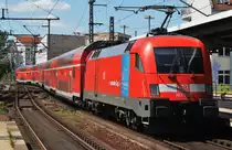 Hier 182 002 mit einem RE1 (RE18178) von Frankfurt(Oder) nach Brandenburg Hbf., bei der Ausfahrt am 30.6.2015 aus Berlin Friedrichstraße. 