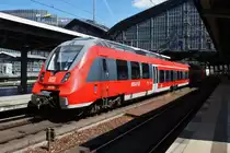 Hier 442 636-7 und 442 834-8 als RB14 (RB18920)  Airport-Express  von Berlin Schönefeld Flughafen nach Nauen, bei der Ausfahrt am 30.6.2015 aus Berlin Friedrichstraße. 