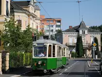 Ebenfalls im Sondereinsatz war die aus den Tw.234 + Bw.401B bestehende Zweiwagengarnitur, die im Zeitraum von 1949 bis 1951 von SGP -Graz geliefert wurde. ( Lenaugasse, 05.07.2015 )