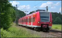 Recht zügig kommt die Rhein Niers Bahn (RB33) in den Gleisbogen bei Rimburg gefahren.
Hier zu sehen auf der Kbs 485 Anfang Juli 2015.