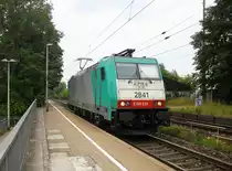 Die Cobra 2841 kommt als Lokzug die Kohlscheider-Rampe hoch aus Richtung Neuss und fährt in Richtung Aachen-West und fährt durch Kohlscheid in Richtung Richterich,Laurensberg,Aachen-West.
Bei Sonne und Gewitterwolken am Nachmittag vom 5.7.2015.
