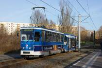 T6A2 Nr. 805 mit unbekanntem Beiwagen verlässt am 08.02.2015 die Haltestelle Friedensforum in Richtung Hafenallee (nachgestellte Szene bei einer Fotofahrt)