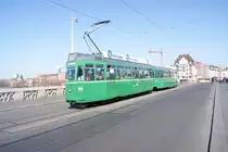Be4/4 459 mit Beiwagen Nr. 1472 auf Linie 15 auf der mittleren Brücke (16.03.2014)
