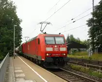 185 066-8 und 185 163-3 beide von DB  kommen als Umleiter mit einem langen Kesselzug aus Ludwigshafen-BASF(D) nach Antwerpen-BASF(B) und fahren durch Kohlscheid aus Richtung Herzogenrath und fahren  die Kohlscheider-Rampe hoch nach Aachen-West.
Bei Sonne und Gewitterwolken am Nachmittag vom 5.7.2015.