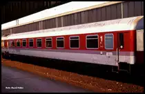Friseurwagen AvmZ 618084-95031-9 am 11.5.1991 im Intercity Hanseat 635 im Hauptbahnhof Essen.