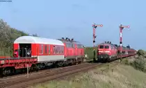 218 371-3 und 218 379-6 mit dem AS 1446 (Niebüll-Westerland(Sylt)) bei Keitum 6.6.15