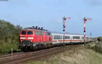 218 372-1 und 218 322-6 mit dem IC 2310 (Frankfurt(Main)Hbf-Westerland(Sylt)) bei Keitum 6.6.15
