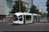 Ein Citadis 302 der Tramway de Lyon verlässt am 6. Juli 2015 die Haltestelle Gare Part Dieu in Richtung Debourg.