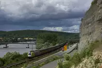 Die Altmannzüge sind einfach die geilsten Züge!
An diesen gibt es fast immer eine interessante Lok zu sehen, so auch am 25.07.15. 
An diesem Tag kamen beachtlich viele mit beachtlichen Loks. Einer davon war mit dem TXL/ARS Taurus in Dispolackierung bespannt. Namentlich ist es 182 511, welcher neben 3 weiteren Fahrzeugen noch im Originalanstrich durchs Land juckelt. 
Aufgenommen bei Zellingen am Main. 