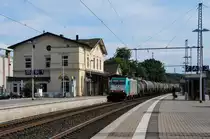 Cobra-Lok 2830 zieht einen Kesselwagenzug durch Herzogenrath gen Mönchengladbach. Aufnahme vom 22/07/2015.