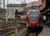 Der  Hanse Express , hier ein typischer  Stadler Flirt der DB Regio läuft in Stralsund  ein, sein Ziel: Sassnitz.   09.07.2015 14:55 Uhr.