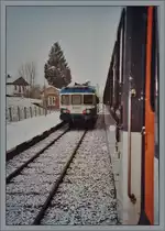 In St-Laurent kreuzt  unser  Schnellzug 5733 von Paris nach Morez den X 2853.
6. Januar 2001