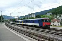 Am 23.07.2015 verkehrte der Dispo Olten als ICN Ersatz Olten-Genf Flughafen-Del�mont. Wegen einer kurzfristigen Streckensperrung verkehrte er dann sogar noch einmal zur�ck bis Genf Flughafen. Im Bild ist der EWI Pendel, mit dem f�hrendem BDt EWI 50 85 82-33 982-8 (und der Re 4/4 II 11150 am Zugschluss) als Ersatz ICN 621 bei Einfahrt in Moutier.