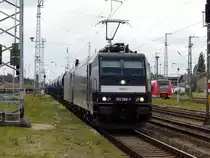 Am 25.07.2015 kam die 185 566-7 von der MRCE dispolok aus Richtung Salzwedel nach Stendal und fuhr weiter in Richtung Magdeburg .