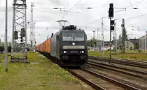 Am 26.07.2015 kam die 185 572-5 von der HSL (MRCE dispolok) aus Richtung Salzwedel nach Stendal und fuhr weiter in Richtung Magdeburg .