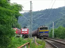  Taucherbrille  753 735 der AWT hat in Deutschland einen Güterzug abgeholt und ist jetzt kurz vor dem Grenzübergang nach Tschechien. Am Streckenende der S1 in D warten 143 883 und 143 909; Schöna (Sächsische Schweiz), 19.07.2015
