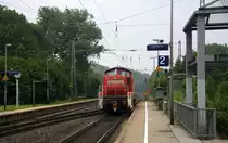 Ein Nachschuss von der 294 727-3 DB ährt als Lokzug aus Richtung Herzogenrath und durch Kohlscheid und in Richtung Aachen-West.
Bei Regenwetter am Nachmittag vom 13.7.2015 