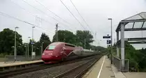 Der Thalys aus Paris(F)-Köln-Hbf kommt aus Richtung Aachen-West als Umleiter und fährt durch Kohlscheid und fährt in Richtung Herzogenrath,Neuss. 
Bei Regenwetter am Nachmittag vom 13.7.2015. 