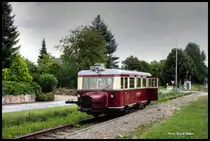 Mit Motor- bzw. Getriebeschaden blieb das Schweineschnäuzchen T 1 von MEM am 26.7.2015 in Bad Essen liegen. Eigentlich sollte es den ganzen Tag über Pendelfahrten zwischen dem ehemaligen Bahnhof Bad Essen und dem Haltepunkt Marina Hafen unternehmen. Aber am frühen Nachmittag war damit vorerst Schluss. - Es bleibt nun abzuwarten, wann es wieder repariert ist und wieder für Publikums Mitfahrten zur Verfügung steht.