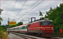 SŽ 342-022 zieht EC158 'Croatia' durch Maribor-Tabor Richtung Wien. /9.7.2015