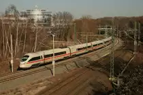 Am Freitag, 20. Februar 2015, passiert 411 078  Ostseebad Warnemünde  als ICE1746 Dresden - Düsseldorf den Streckenwechsel Tabakmühle. Die ICEs 1745/1746 sind die  einzigen täglich verkehrenden Fernzüge durch den City-Tunnel-Leipzig, in diesen wird der gezeigte ICE gleich abtauchen.