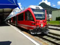 ABe 8/12 3513 als RE 1041 (Landquart - Davos Platz) am 21.7.2015 beim Halt in Davos Dorf.
