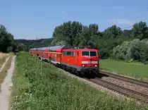 Die 111 053 mit einem RE nach Passau am 26.07.2015 unterwegs bei Seestetten.