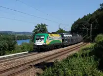 Die ES 64 U2-070 mit einem Autozug am 26.07.2015 unterwegs bei Seestetten.