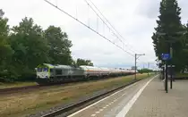 Die Class 66  6603 von Captrain  kommt mit einem Kurzen Gasleerzug aus Antwerpen-Alaska(B) nach Geleen-Lutterade(NL) und fährt in Geleen-Lutterade(NL) ein. Aufgenommen in Geleen-Lutterade(NL).
Bei Regenwetter am 14.7.2015.